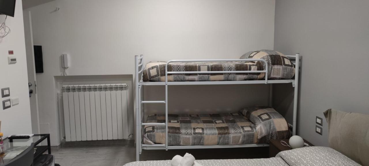 Guest House Via Milano กาตันซาโร ภายนอก รูปภาพ